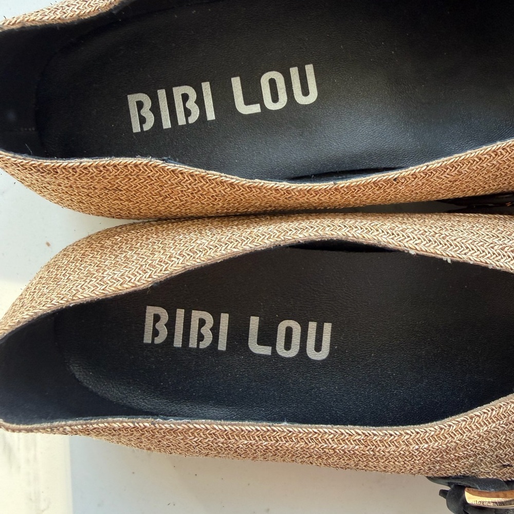 Anthropologie Bibi Lou Women's Tan Flats with Black Accents - Picture 3 of 3